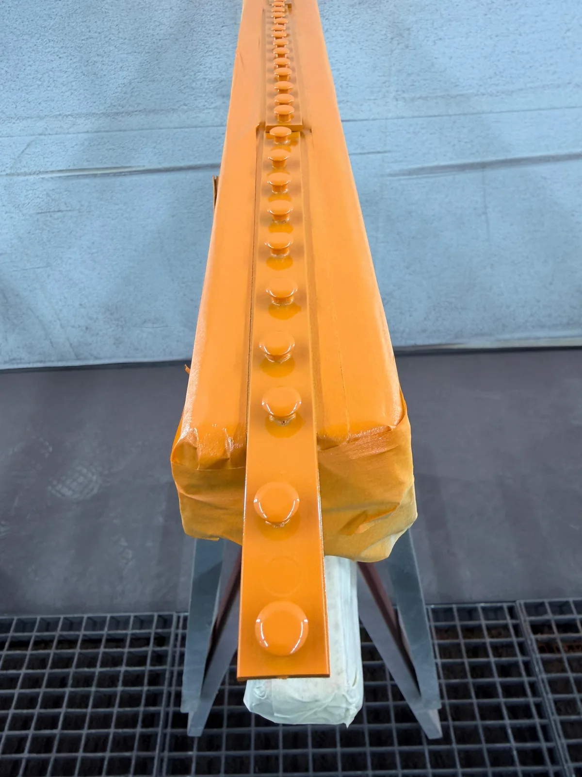 Lackierter Sockel, frisch aus der Kabine